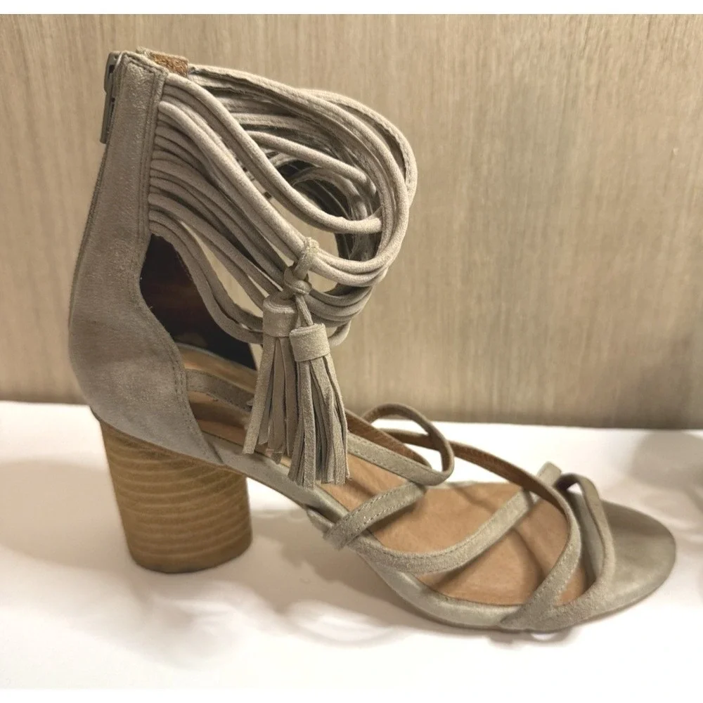 Jeffrey Campbell Despina Strappy Suede Tassel Block Heel Sandals Taupe Grey Sz 8